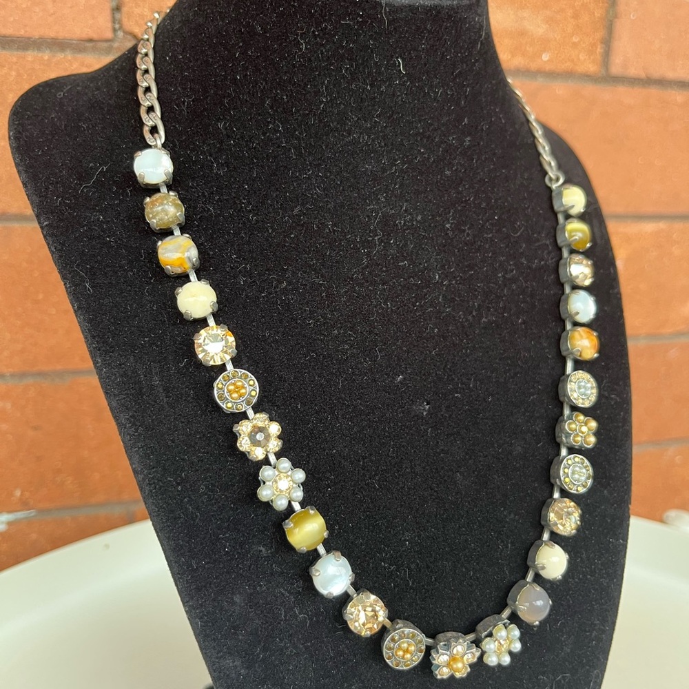 AMARO Designer Tennis Necklace With Flowers, Faceted Crystal And Natural Stones - Picture 2 of 9